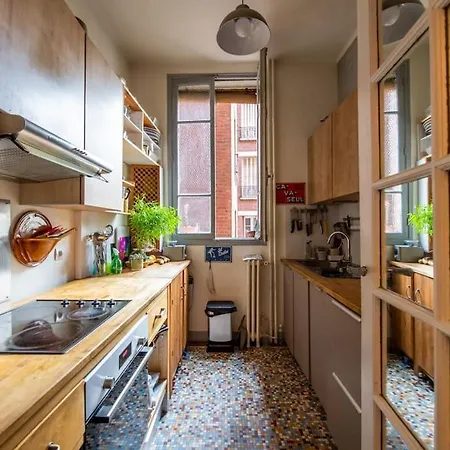 Comfortable And Chic With Park View Clichy