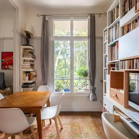 Comfortable And Chic With Park View