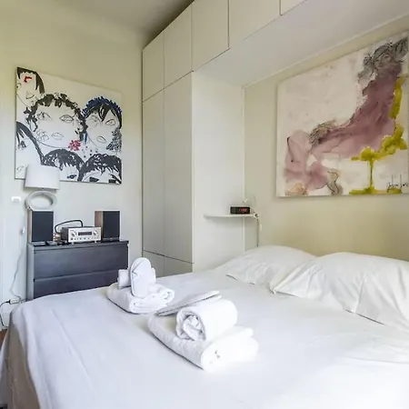 Comfortable And Chic With Park View