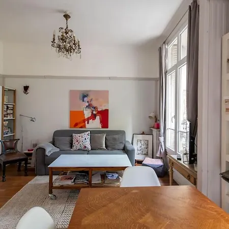 Comfortable And Chic With Park View Daire Clichy