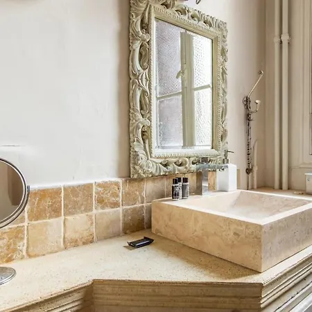 Daire Comfortable And Chic With Park View Clichy